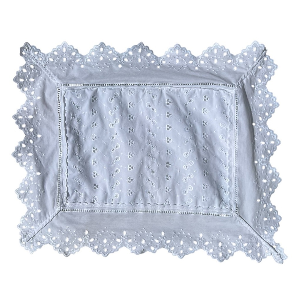 VTG Croscill White Eyelet Lace Cottagecore Accent Pillow Cover USA 18x22 GUC